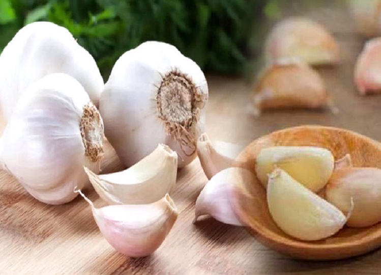Health Tips: You will be shocked to hear the benefits of eating garlic on an empty stomach, start it from today itself.