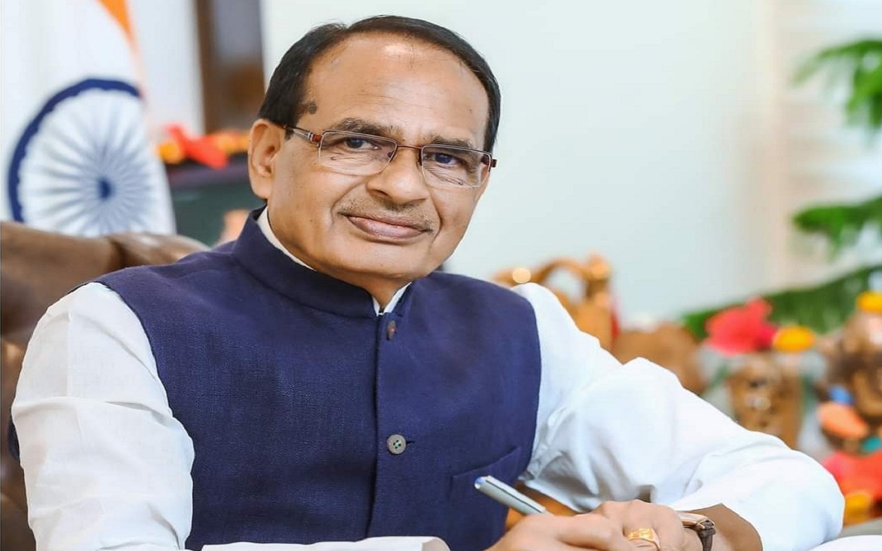 Madhya Pradesh Elections 2023: Shivraj's statement before the decision of CM in MP, said- I am not in the race of CM