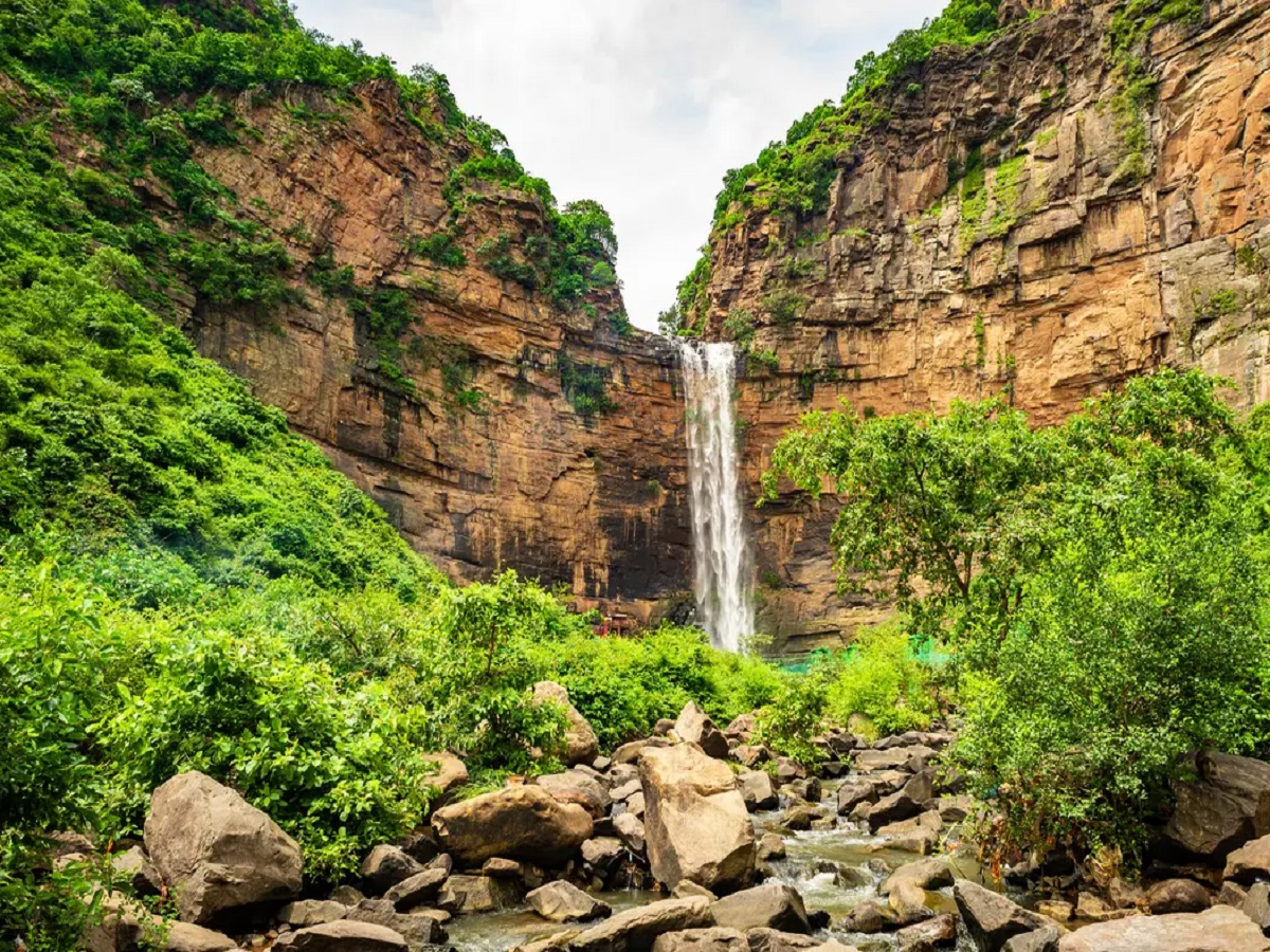 Travel Tips: Bhavani Waterfall of Bihar is famous for its natural beauty, do visit it once
