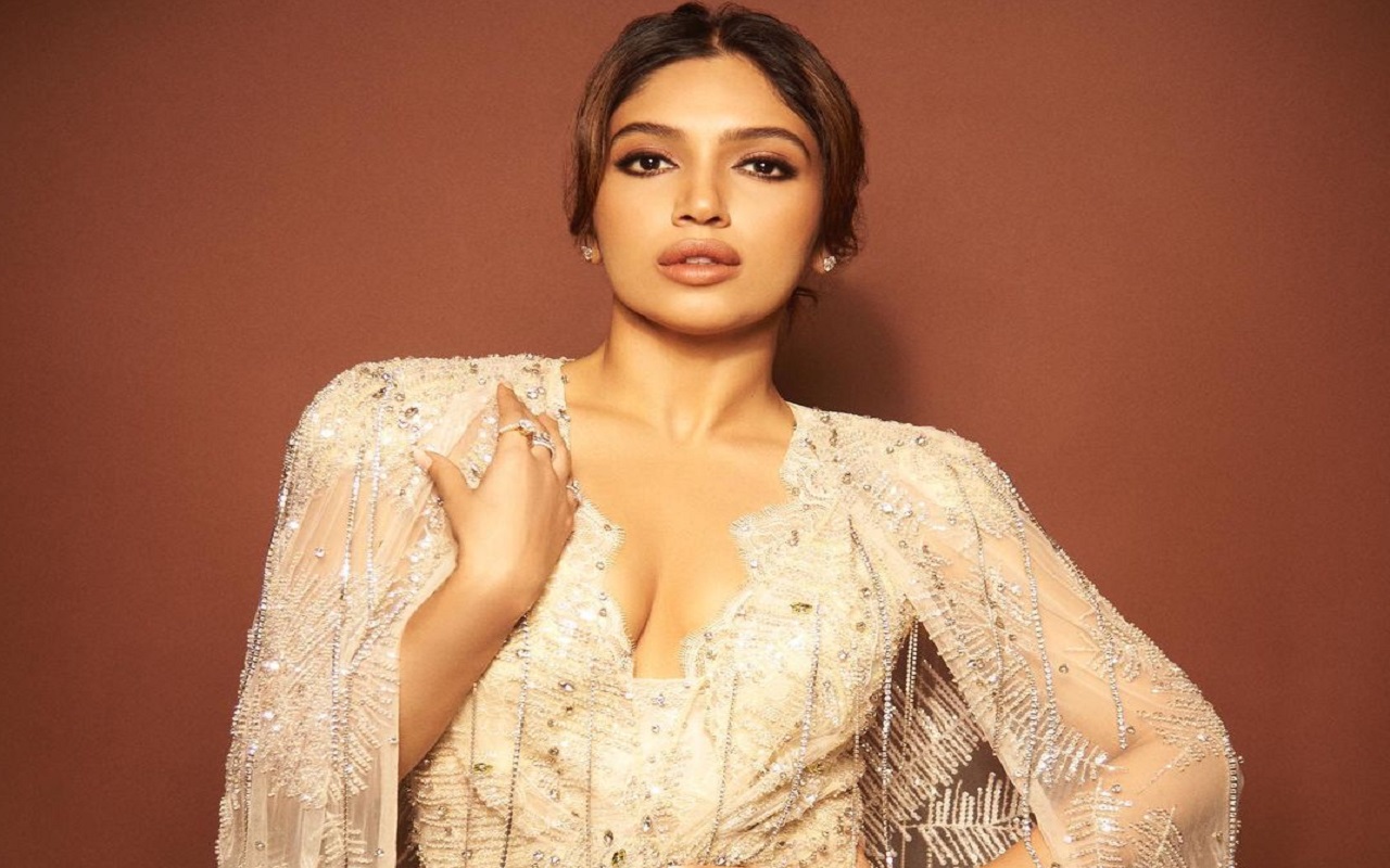 Photo Gallery: Bhumi Pednekar gave bold poses in deep neck gown, see you too