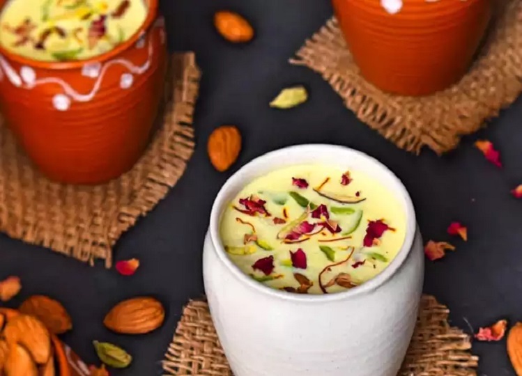 Recipe Tips: You can also enjoy Mawa Lassi with fruits during fasting.