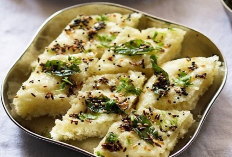 Recipe Tips: Gujarati Snacks Suji Dhokla is very easy to make, it is also tasty to eat