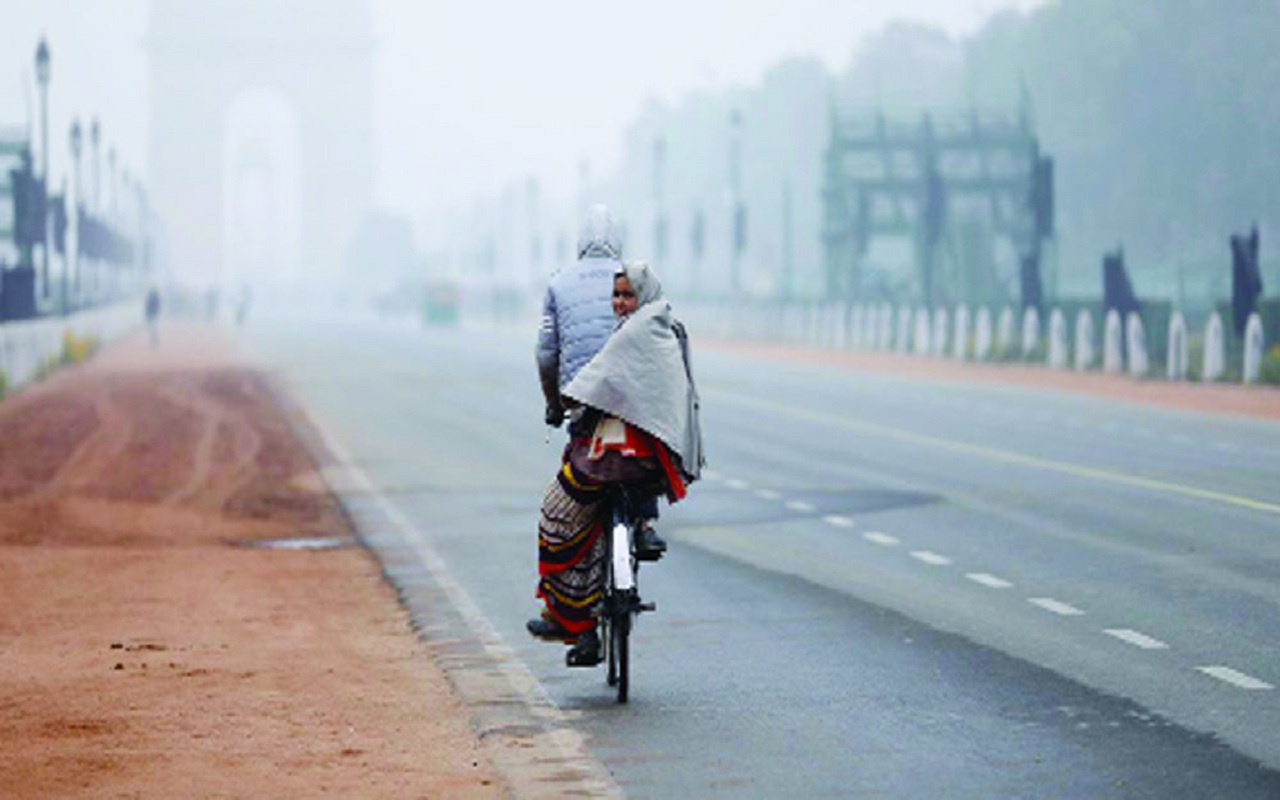 Delhi Weather Update: The minimum temperature in Delhi was recorded at 23.9 degree Celsius.