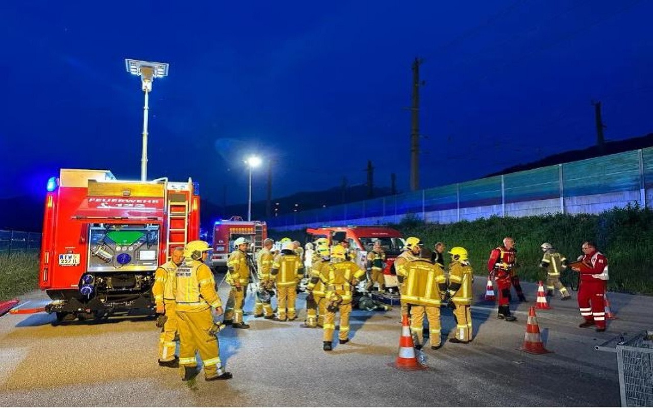Passengers evacuated from train after tunnel fire in Austria