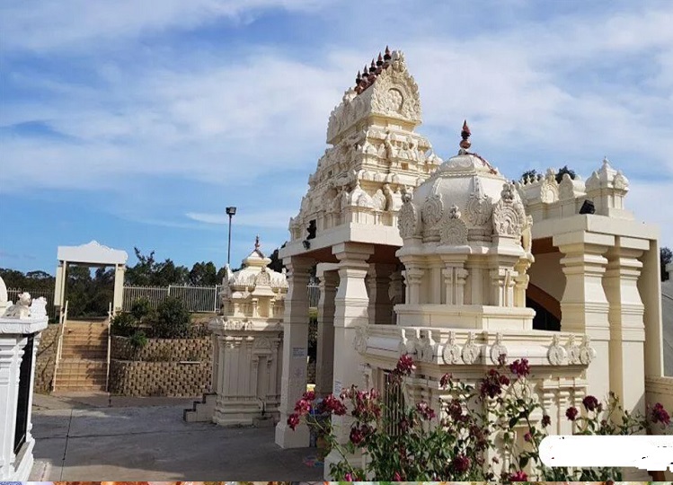 Travel Tips: There are temples of Lord Shiva not only in the country but also abroad, you can also go here