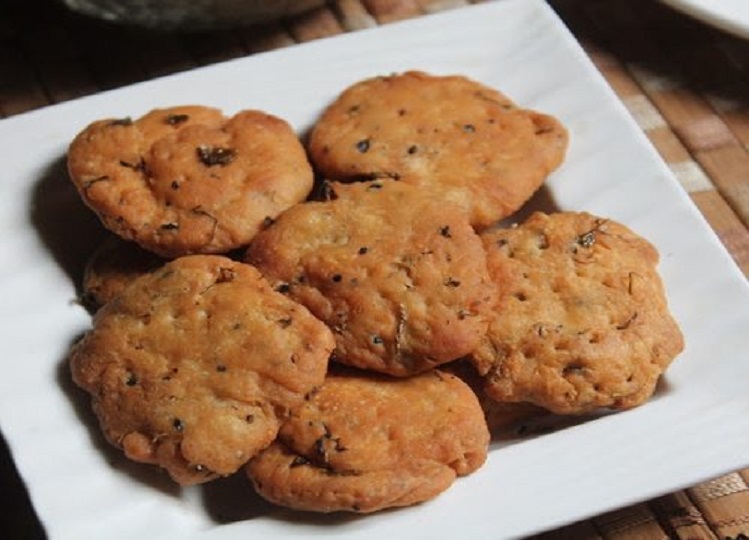 Snacks Recipe Tips: You can also enjoy 'Kasoori Methi Mathri' with tea in rains