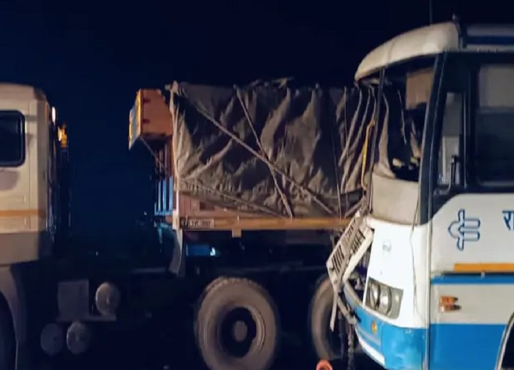 Rajasthan: Roadways bus collided with the trailer moving ahead in Shahpura, three people of the same family died