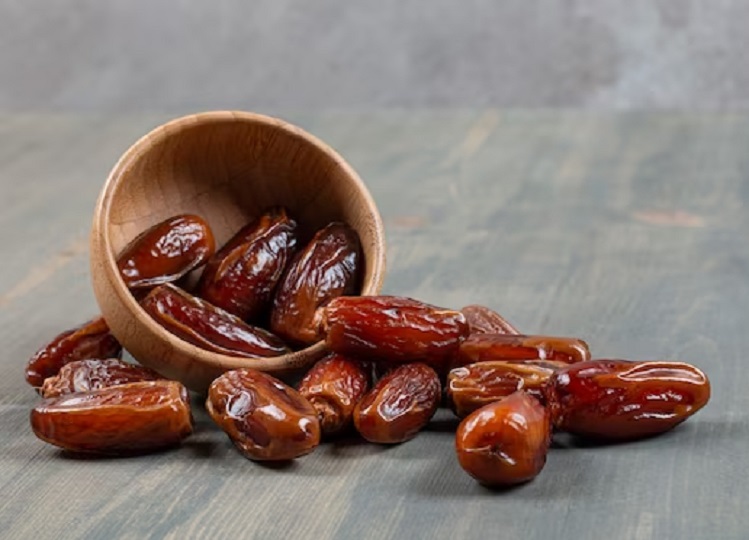 Health Tips: Eat dates with this thing, you will get amazing health benefits