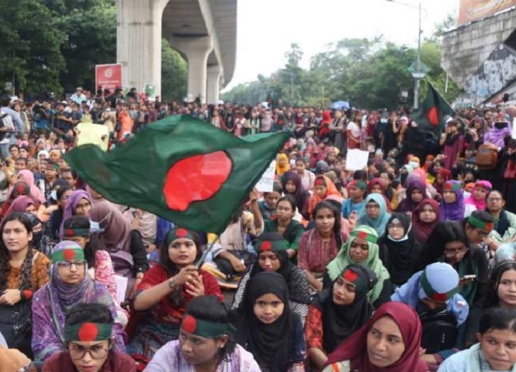 After the Chittagong violence, India has now spoken a big thing to the Bangladesh government, saying- safety of Hindus...