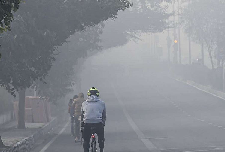 Delhi-Weather : Dense fog reduces visibility to 25 meters in Delhi