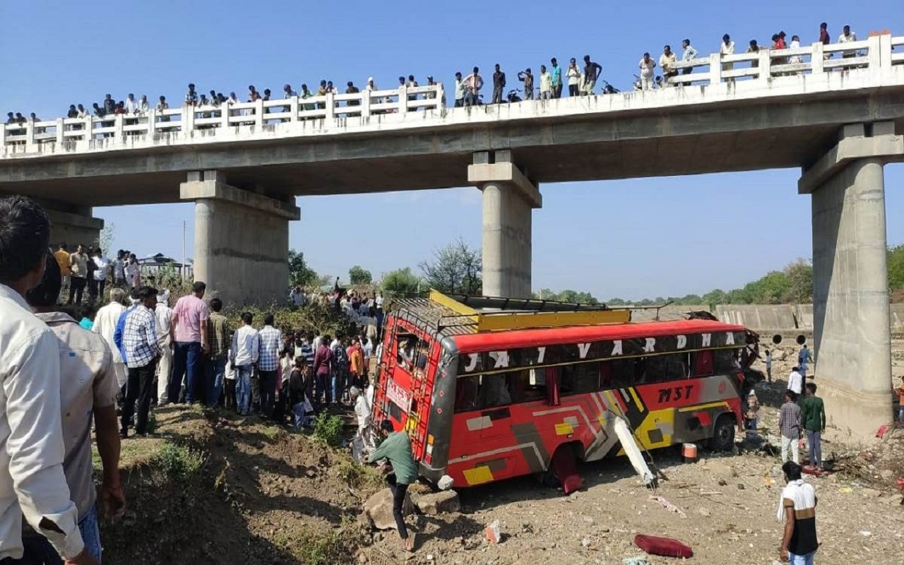 Accident: Big accident in Khargone, 15 died due to bus falling down from the culvert