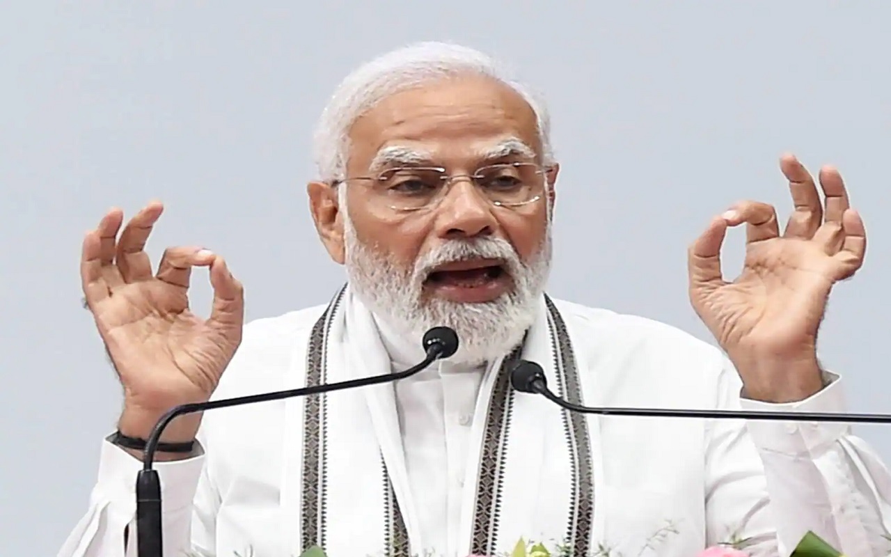 Lok Sabha elections: PM Modi gave statement for the first time regarding Ambani and Adani, verbally attacked Congress