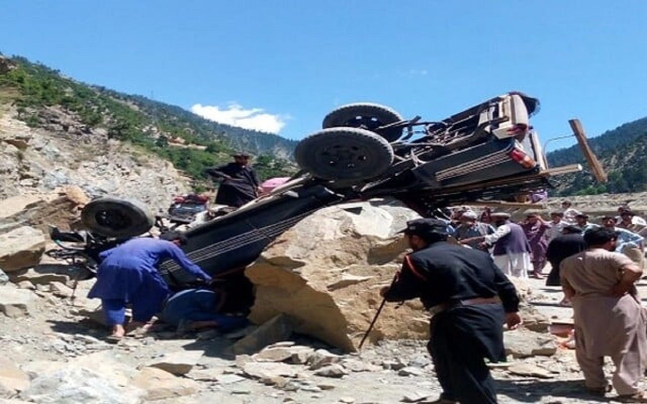 Road Accident in Northwest Pakistan: Eight killed, 17 injured in road accident in northwest Pakistan