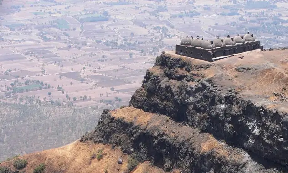 Travel Tips: Pavagadh hill station is famous for its natural beauty, you will get a chance to visit these tourist place