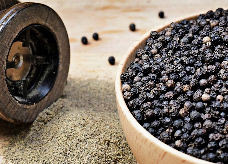Health Tips: Black pepper is very beneficial for health during monsoon season, you will be surprised to know its benefits