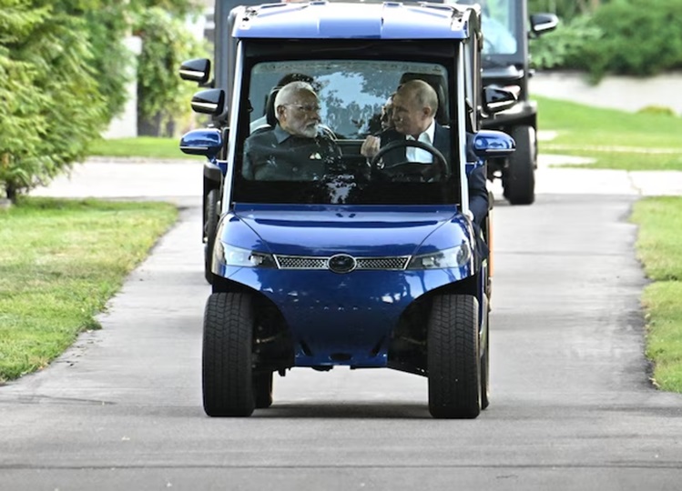 Video: Putin took PM Modi for a ride in a golf cart, took him on a tour of his house and stables, watch here