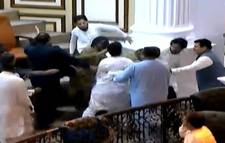 Pakistan: Pakistani MPs clashed in the assembly, used punches and kicks