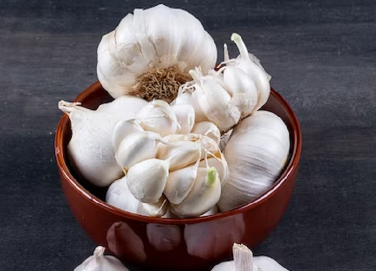 Health Tips: Consuming garlic daily reduces the risk of heart attack, you get these benefits