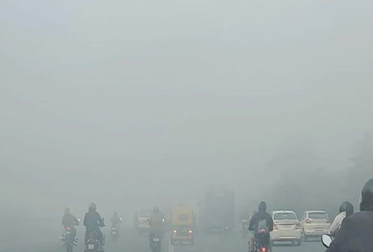 Accident-Fog :Two motorcycle-borne youths killed after being hit by a truck in dense fog in Uttar Pradesh