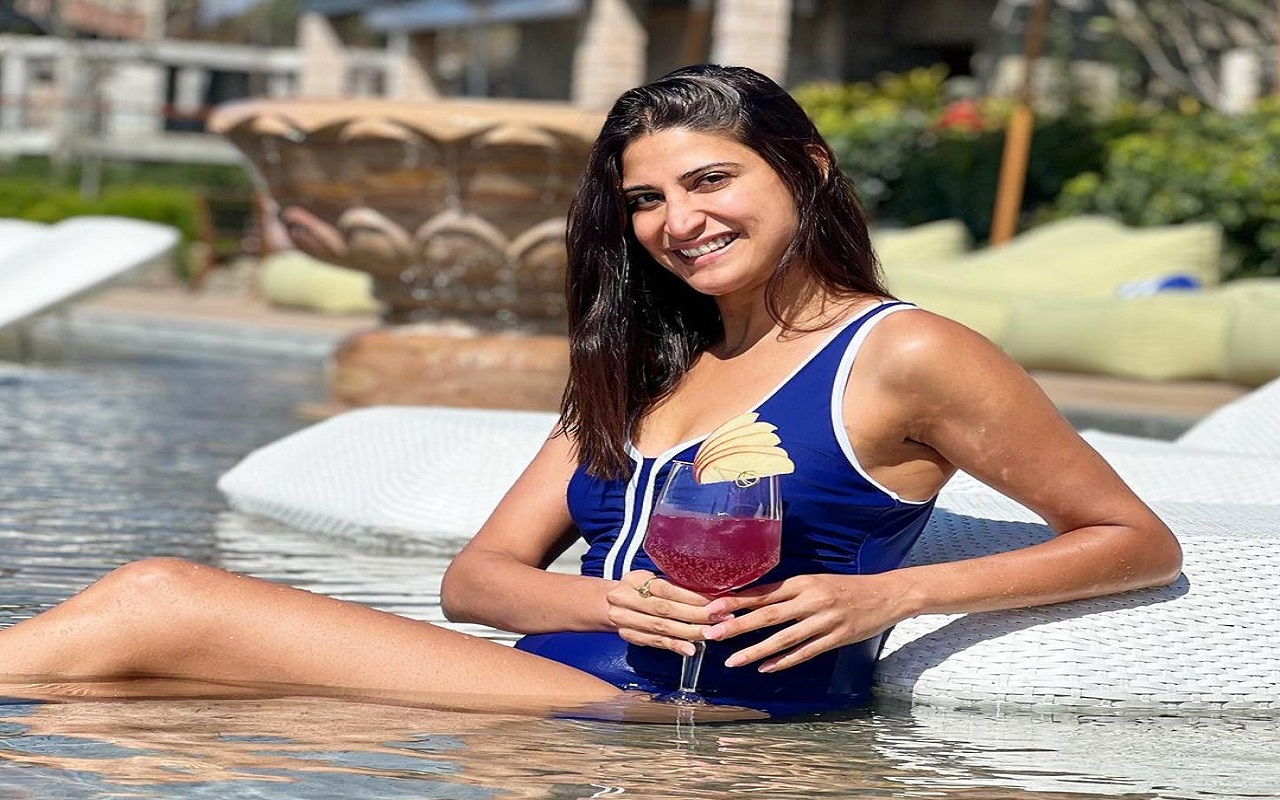 Photo Gallery: Share photos of Aahana Kumra in blue swim suit, see photos