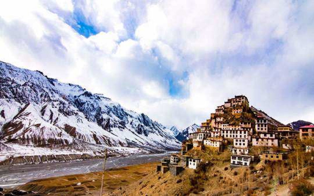 Travel Tips: If you want to enjoy snowfall in this season, then go to these places