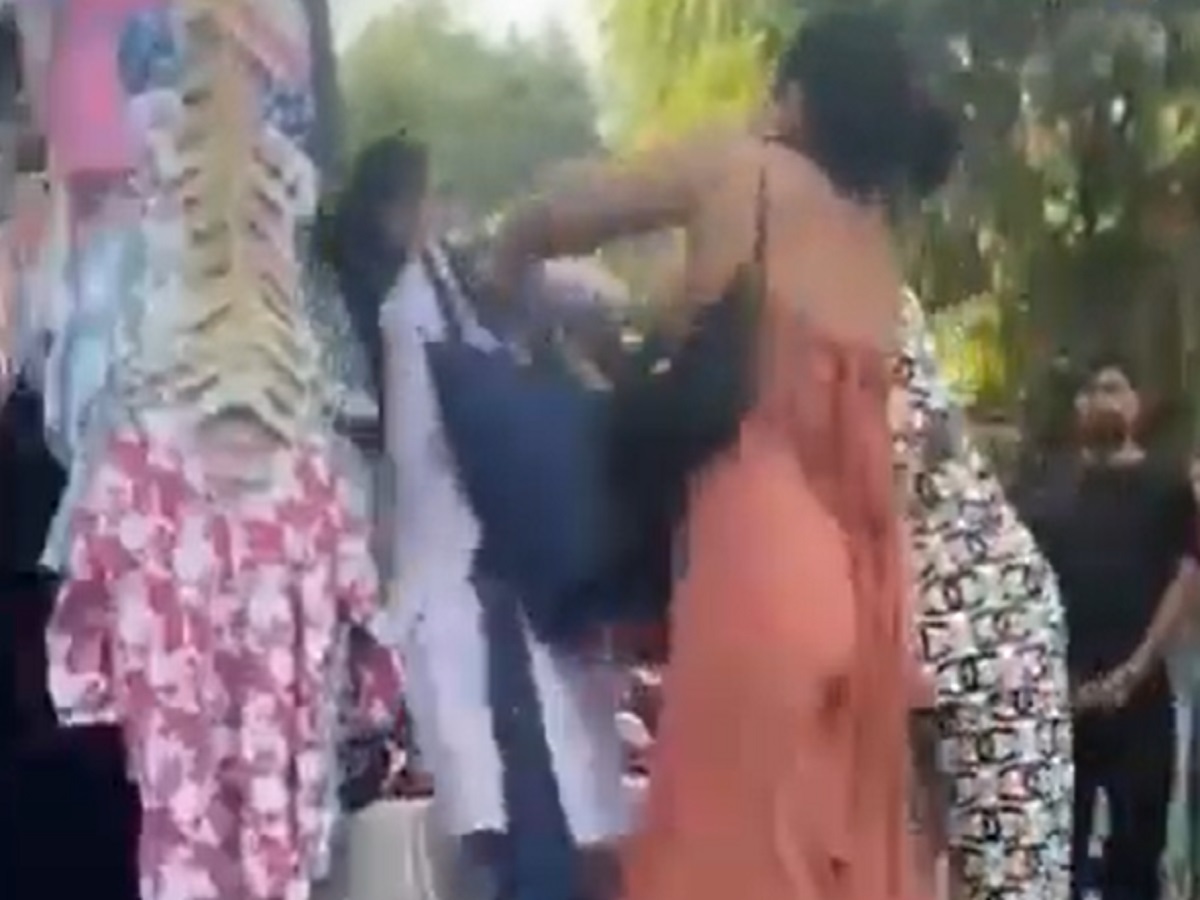 Viral Video: Fierce Brawl Erupts Between Two Women Over a Single Garment