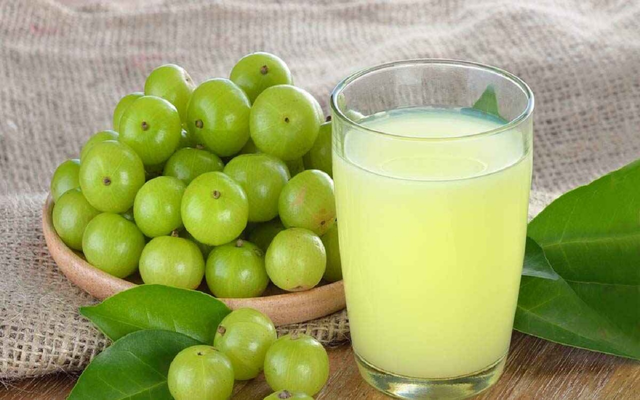 Beauty Tips: Amla juice is very useful for your hair and skin