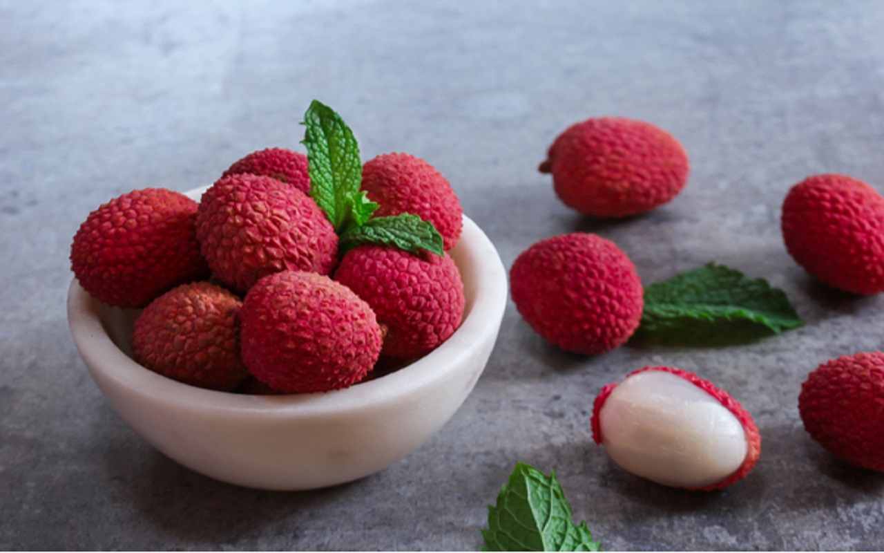 Health Tips: People suffering from these diseases should not consume litchi, there may be a problem