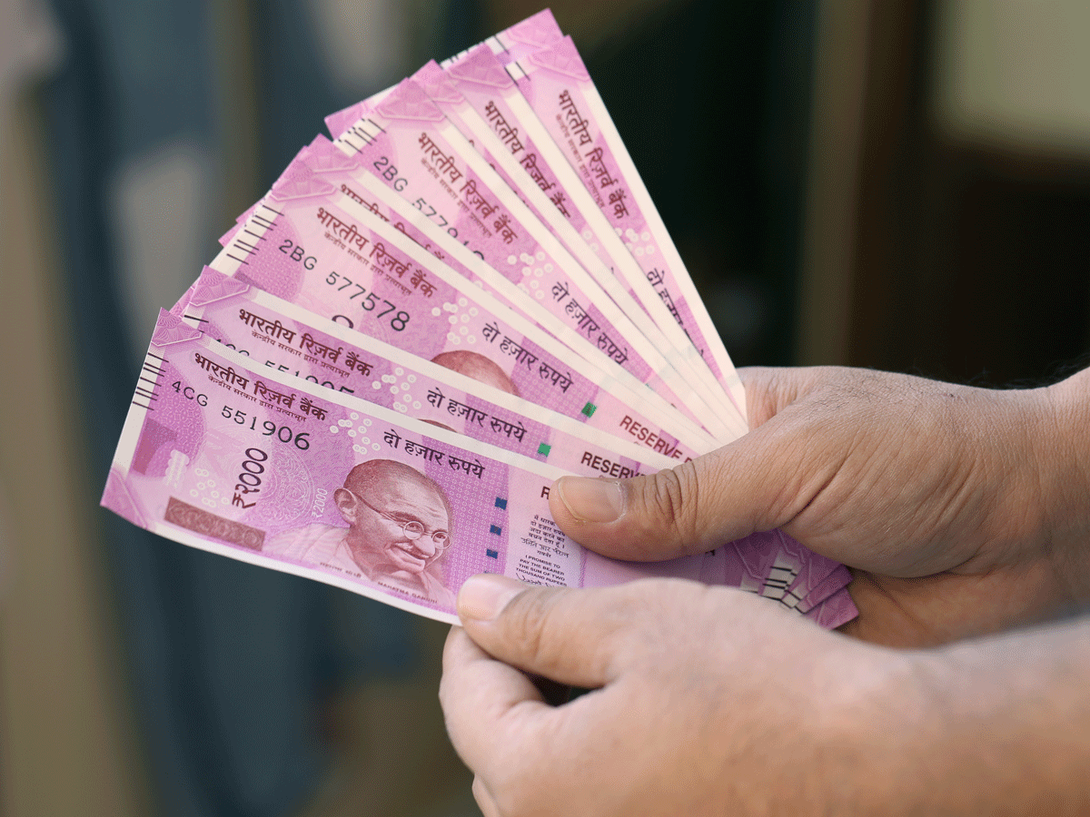 7th Pay Commission: Basic pay and dearness allowance of central employees may increase