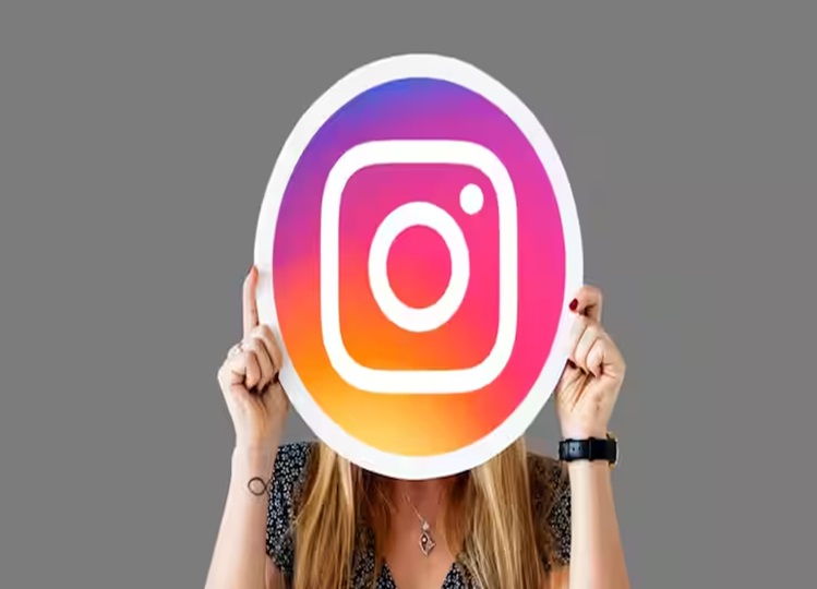 Is someone else running your Instagram account? Check and log out this way