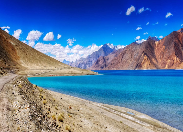 Travel Tips: If you are planning to visit Ladakh then IRCTC has brought this special tour package, make a plan to go in August