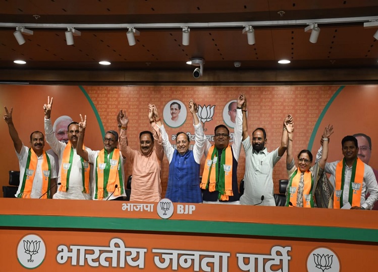 Arvind Kejriwal's party got a big shock, these leaders have joined BJP