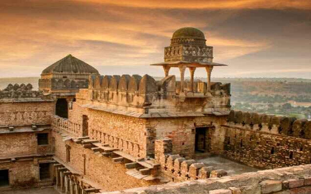 Travel Tips: Chanderi is called the city of stepwells, it is also famous because of these tourist places