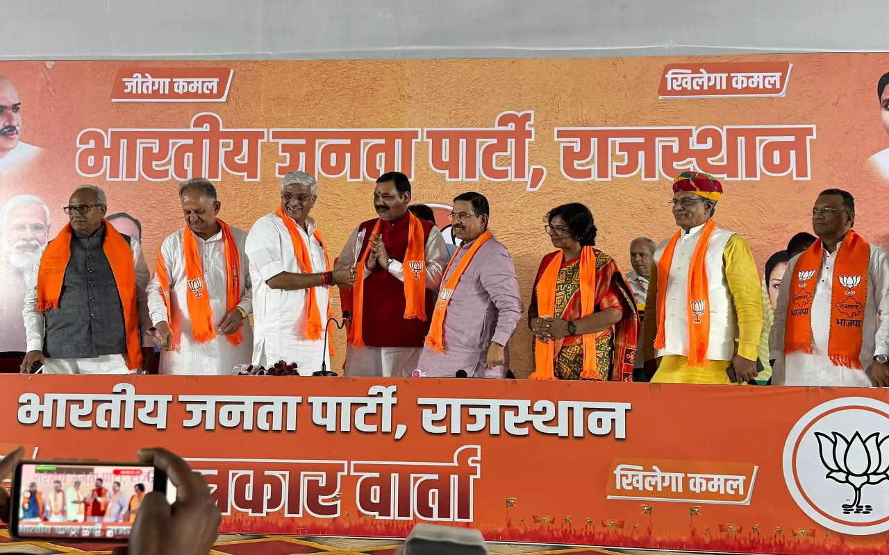 Rajasthan Elections 2023: BJP makes a dent in CM Gehlot's camp, very close Rameshwar Dadhich joins BJP