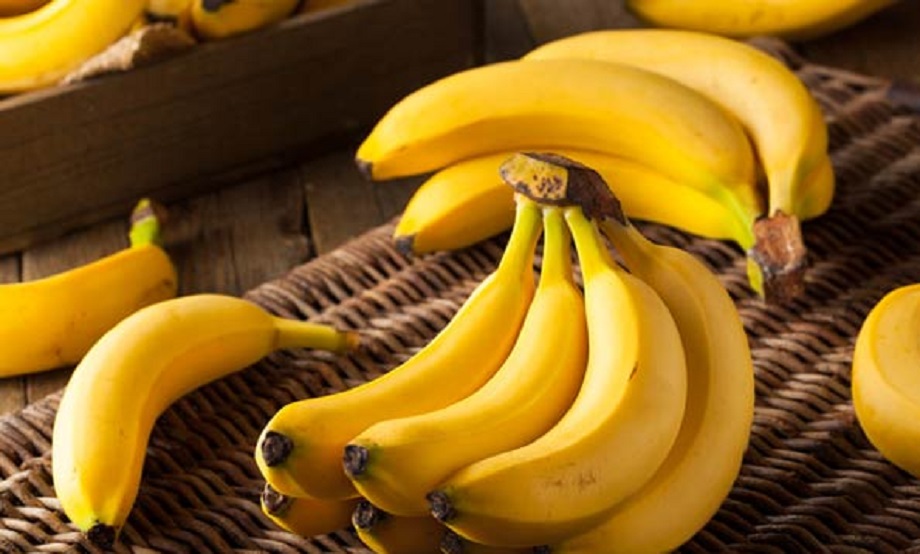 Health Tips: Eating banana with a pinch of black pepper provides amazing health benefits