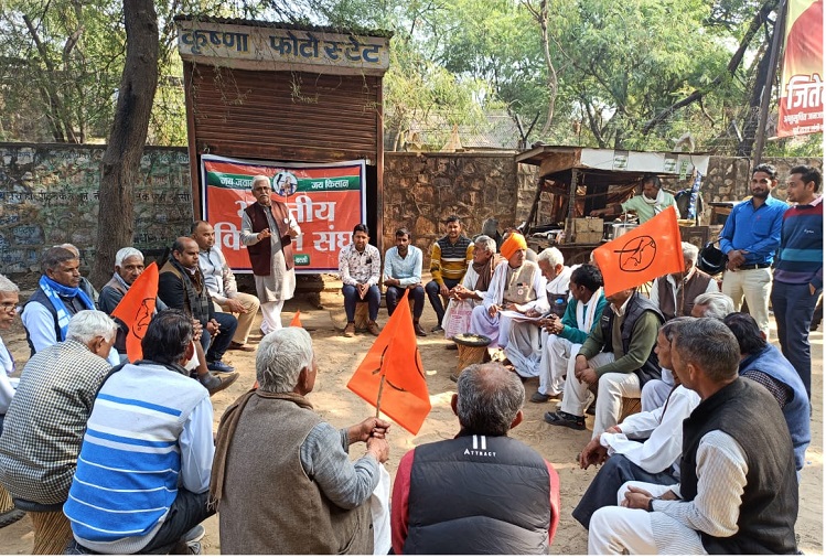 Jaipur : Bhartiya Kisan Sangh warned the state government by protesting, submitted a memorandum to the Chief Minister