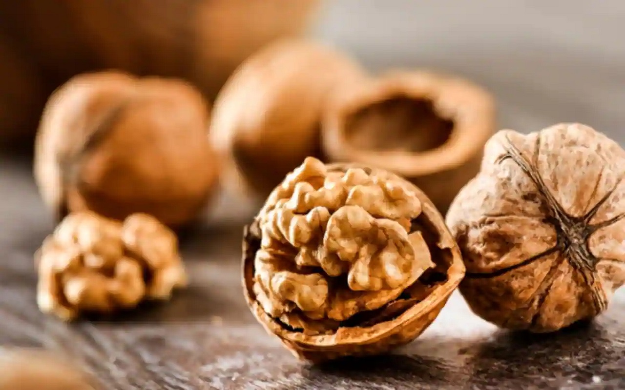 Health Tips: You will be surprised to know the benefits of consuming walnuts, start starting from today itself.