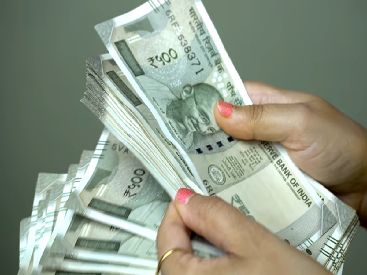 Government Scheme: The government is providing financial assistance of Rs 12,000 to these women every year