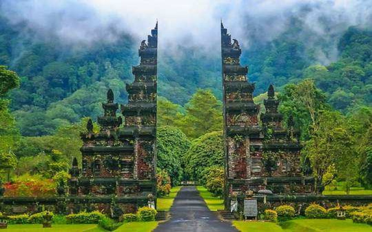 Travel Tips: There is an ancient Hindu temple in Bali, if you go, you must visit here once