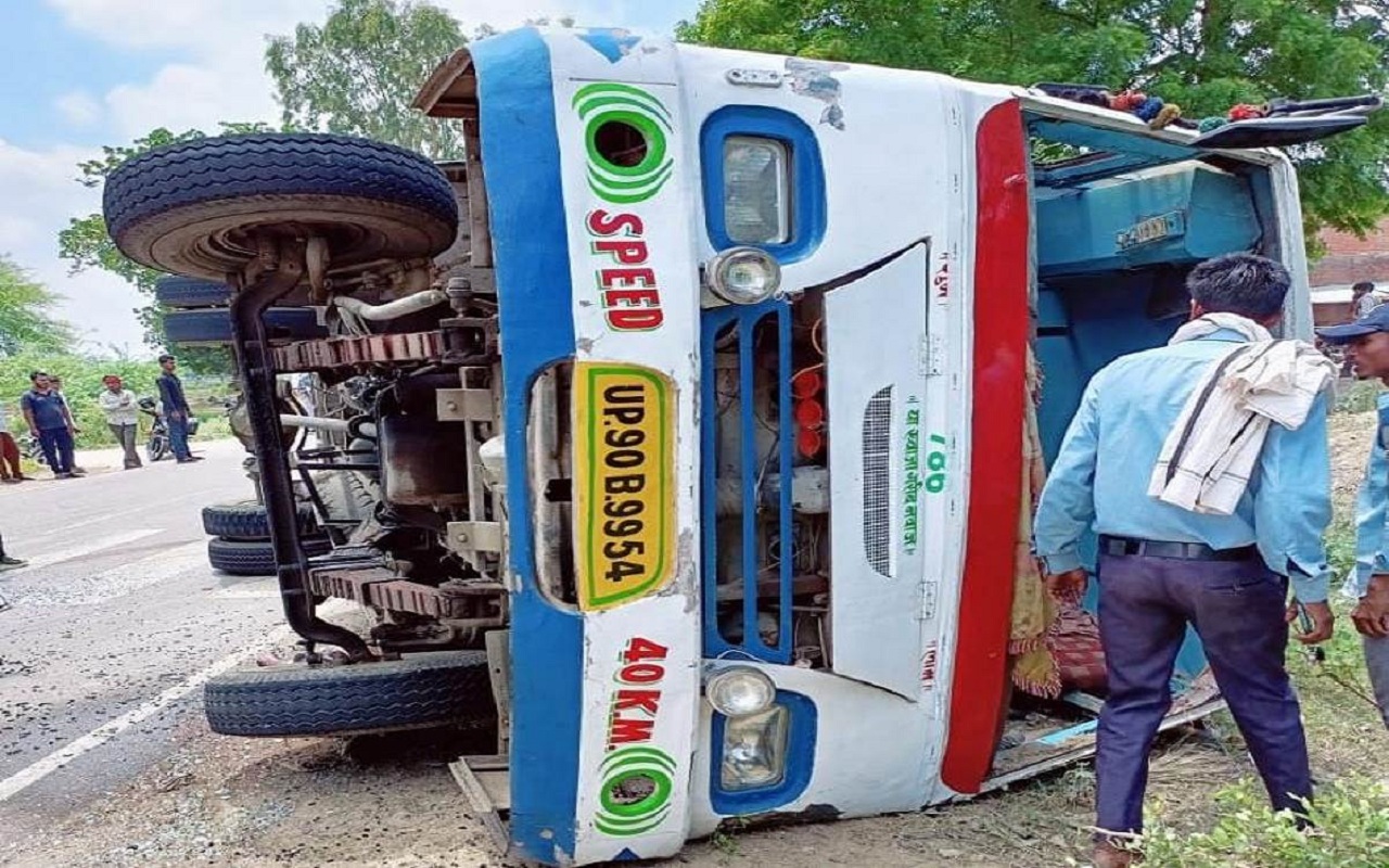 UP: Private bus overturns, operator killed, 35 injured
