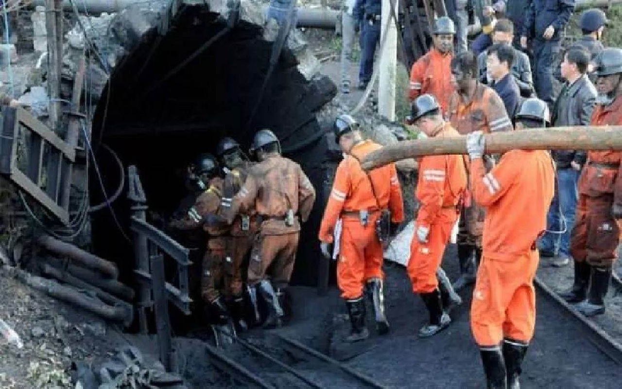 Fire breaks out in China's coal mine, five people missing
