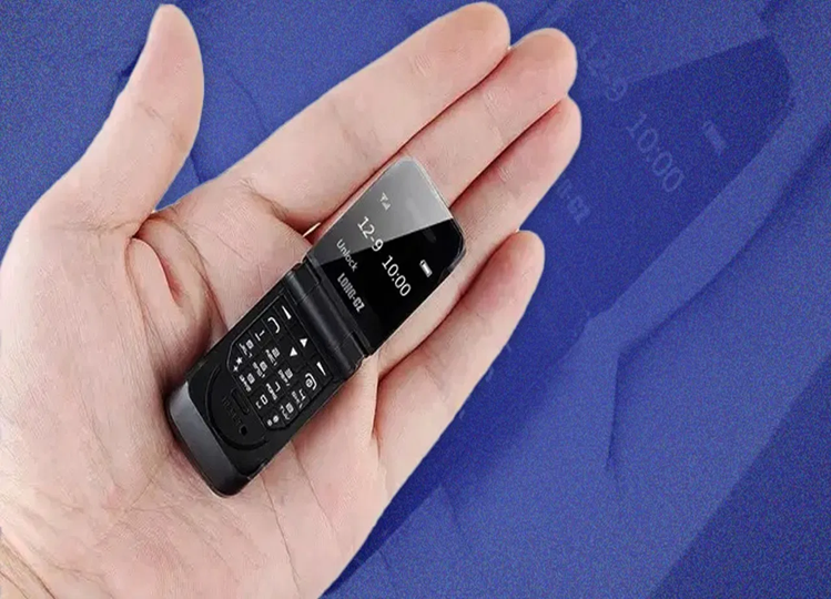 Smallest Flip Phone: This is the world's smallest flip phone, with basic features and the price is just this much