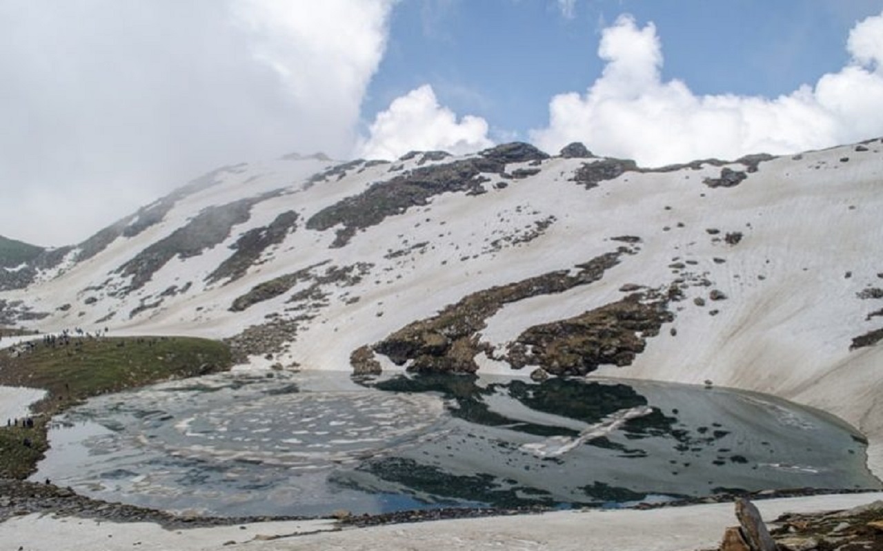 Travel Tips: You will be surprised to see the beauty of Bhrigu Lake, this is why it is very famous