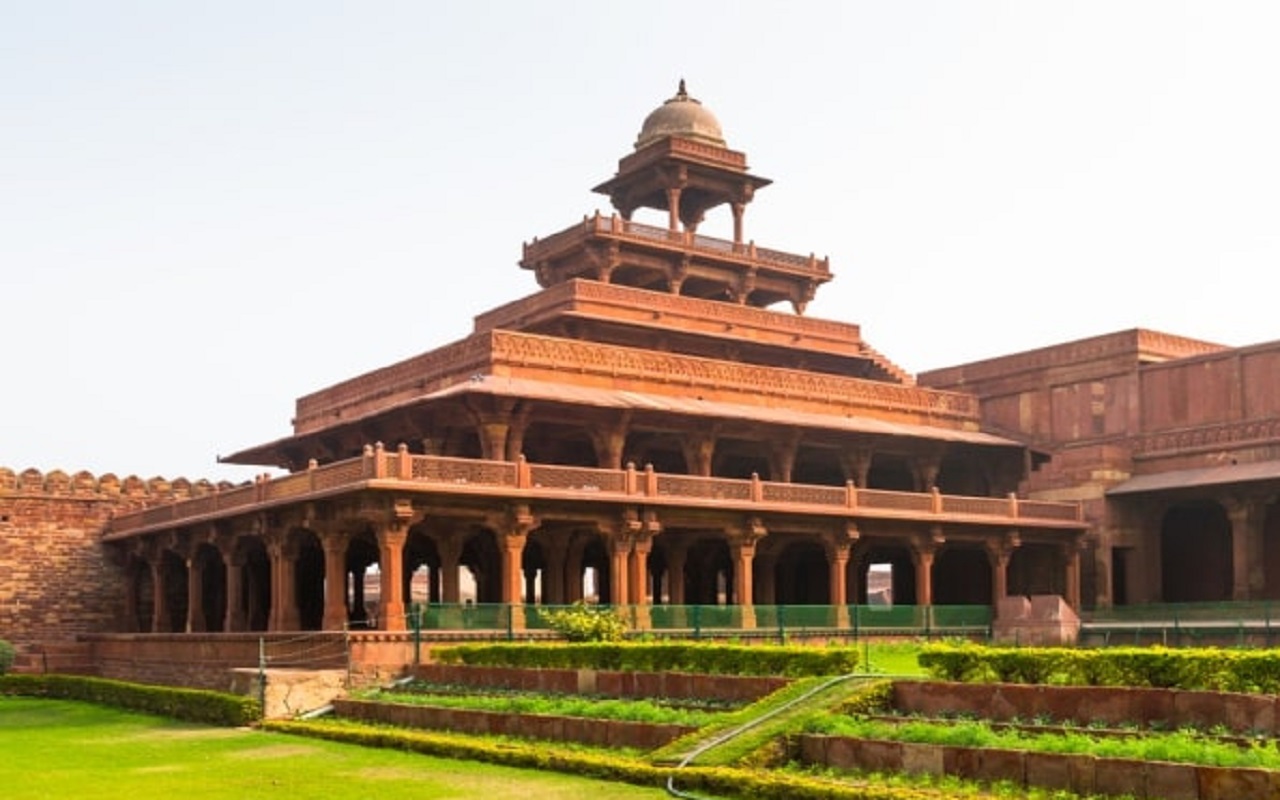 Travel Tips: Fatehpur Sikri is famous due to these tourist places, plan to visit with family today itself