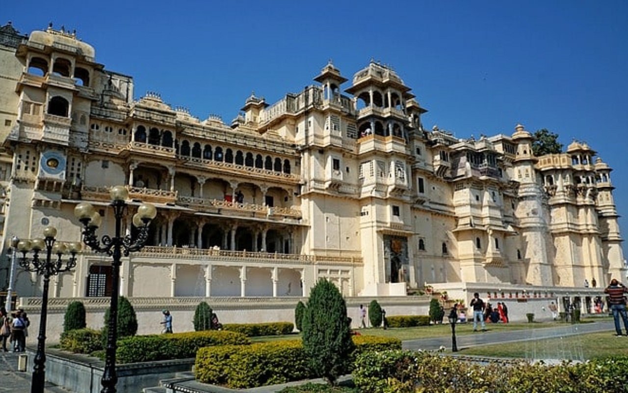 Travel Tips: Many films have been shot in the City Palace of Udaipur, you must see it once