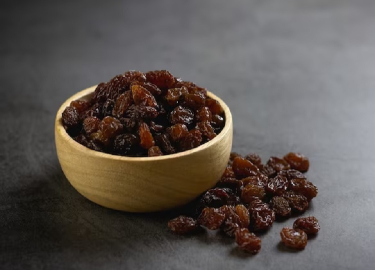 Health Tips: Raisins are beneficial for health in many ways, consume them in this manner