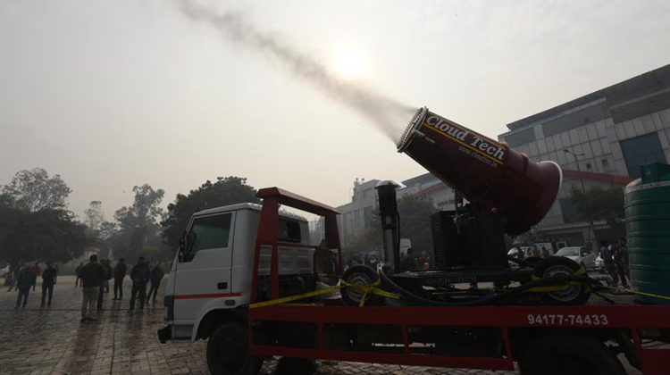 Delhi's air quality remains 'very poor', anti-smog guns installed across the city.