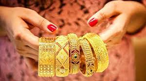 Gold Price Today : Gold became cheaper by Rs 1300 this month, crowds at shops
