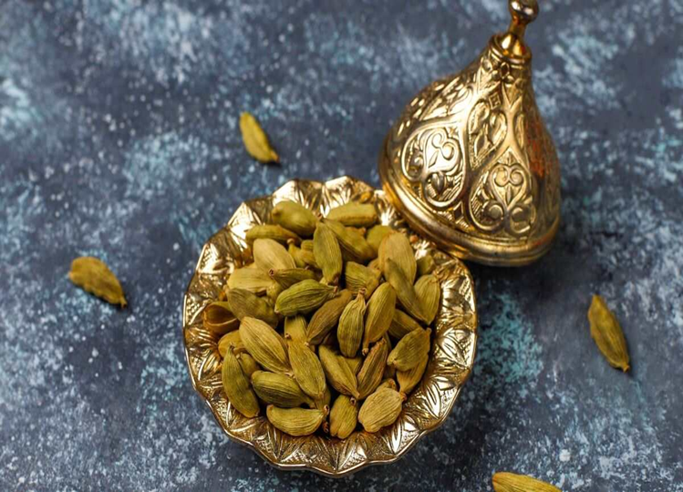 Hari Elaichi Ke Upay: You should also try this remedy of cardamom to attract money, it is an infallible trick