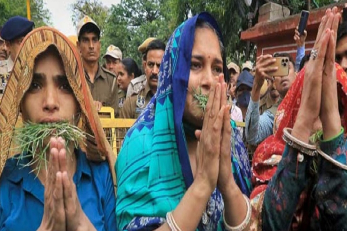 Rajasthan : Widows of Pulwama Martyrs make shocking allegation on Rajasthan Police